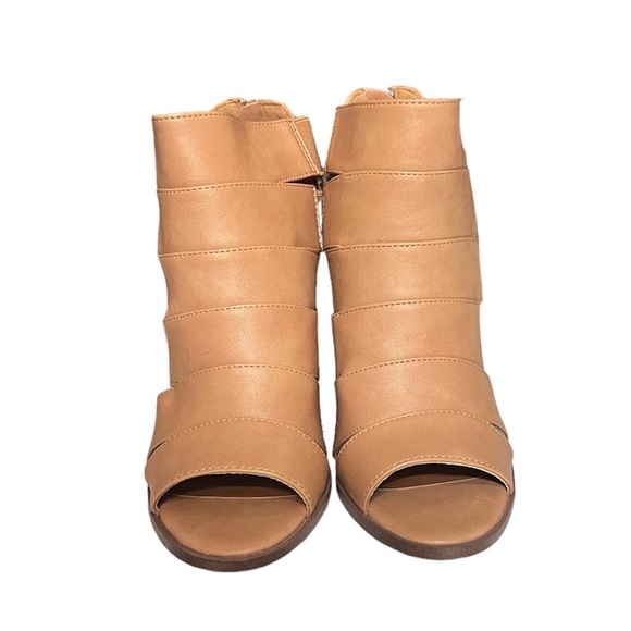 Francesca’s Report Blanche Peep Toe Sandals - Picture 3 of 10